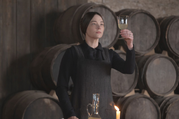 Хэйли Беннет создает империю шампанского в трейлере «Мадам Клико»